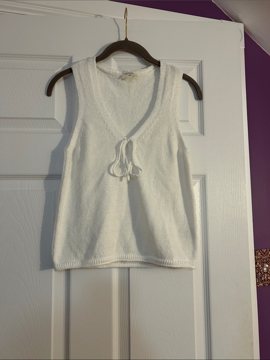 Gentle Fawn Tops - Gentle Fawn XS White V-Neck Tie Front Knit Tank